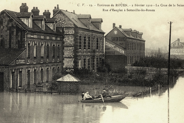 Carte postale 1910. embarcation rue d'eauplet à Sotteville-les-Rouen