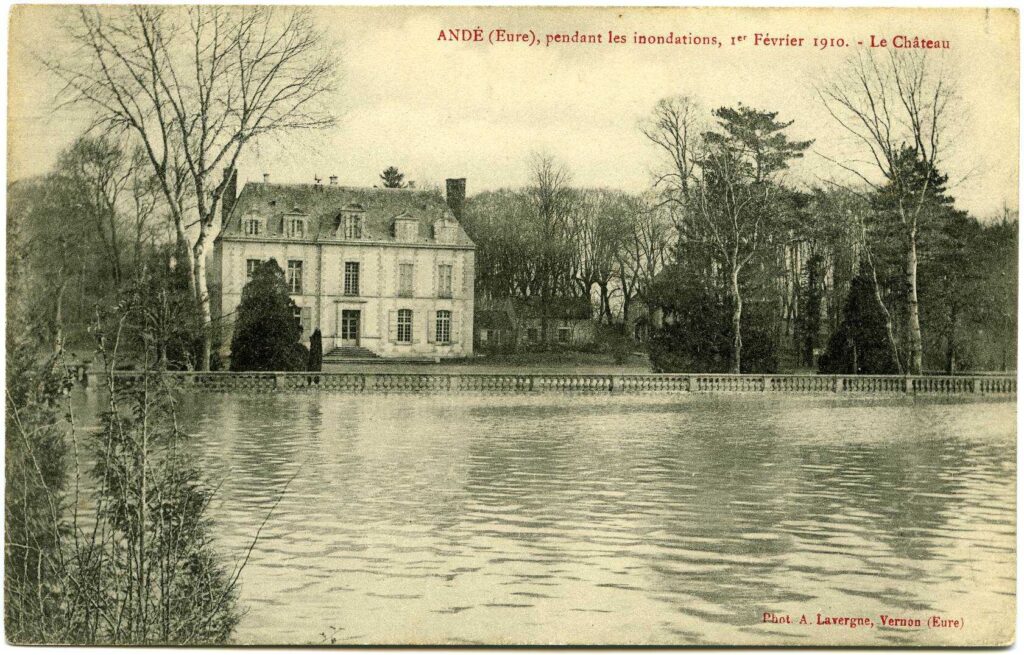 Carte postale 1910. Andé (27). Source : collection Archives Départementales 27 Vue du Château