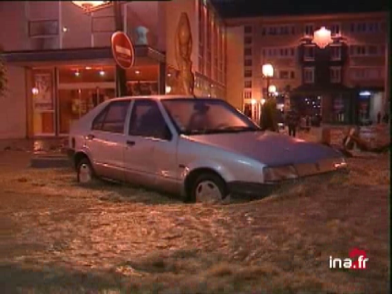 Photo issue d'une vidéo d'archive, du 10 mai 2000 à Barentin (source : INA.fr)