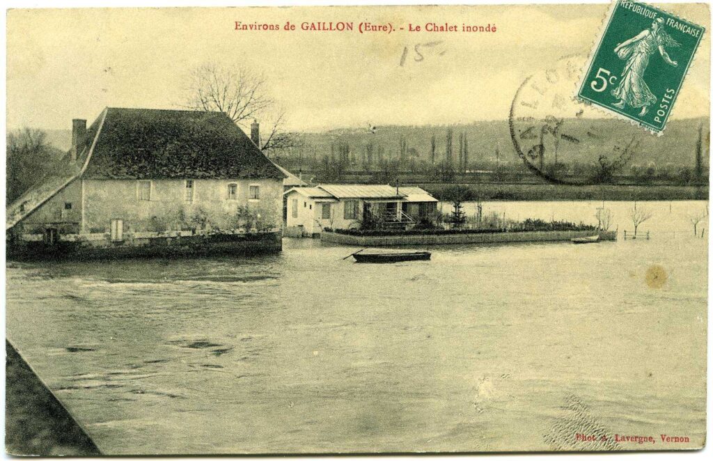 Carte postale 1910. Environs de Gaillon (27). Source : collection Archives Départementales 27. Vue sur le Chalet inondé