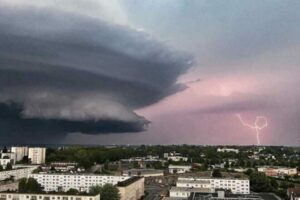 cellule orageuse au-dessus de Rouen